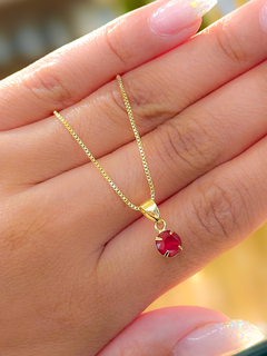 PINGENTE PONTO DE LUZ VERMELHO 6MM COM CORRENTE VENEZIANA FOLHEADOS A OURO - Companhia Da Prata