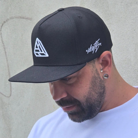 Boné ETT Clássico Preto logo branco