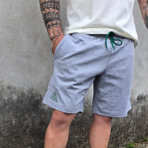 Bermuda Moletom Cinza logo Verde