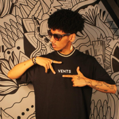 Camiseta PRETA "NENHUMA IDÉIA PRA BAIXO' - loja online