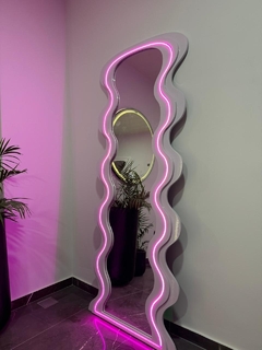 Espejo curvy marco laqueado 1.80 x 0.60con luz led en internet