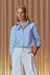 CAMISA DETALHE FLOR COLOR - AZUL BRIGITTE