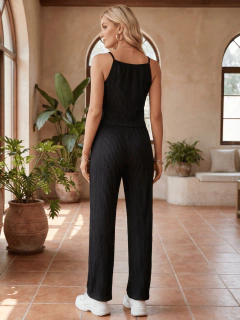 Imagen de Conjunto de 2 Piezas Mujer | Top Halter y Pantalón Recto | Tela Acanalada Stretch