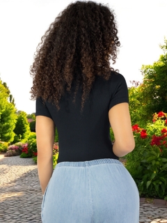 PLAYERA CUELLO V MUJER BLUSA TEXTURIZADA STRETCH DAMA en internet