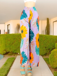 Imagen de Pantalones de pierna ancha stretch con estampado y diseño plisado