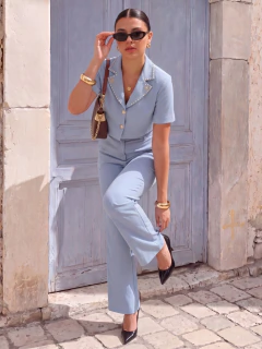 Conjunto Elegante para Mujer | Blusa Crop con Pedrería y Pantalón Recto de Tiro Alto