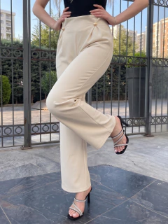 Pantalón de Vestir para Mujer, Tiro Alto con Botones Decorativos, Elegante y Moderno - comprar en línea