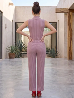 Imagen de Conjunto 2 Piezas, Blusa Cuello Alto Sin Mangas y Pantalón Ajustado, Elegancia Casual para Mujer
