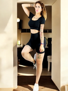 CONJUNTO DEPORTIVO DE MUJER DE SHORT Y BLUSA STRETCH PUSH UP - comprar en línea