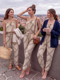 Imagen de Conjunto Casual Estampado para Mujer | Blusa de Tirantes Ajustables y Pantalón Ligero