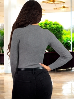 Imagen de Suéter Casual de Mujer Cuello Alto – Elegancia Atemporal