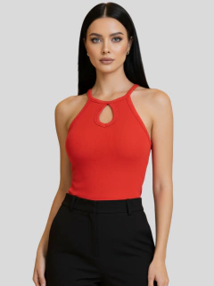 Imagen de Blusa mujer cuello alto crop top acanalada con tirantes