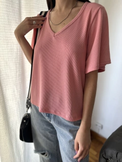 Remera básica escote V - Karma Mayorista