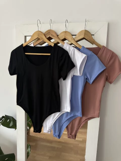 Body escote V en internet