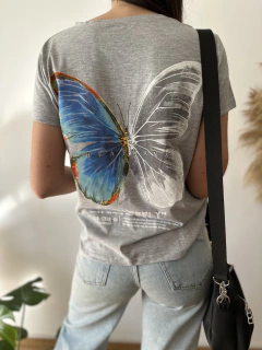 Remera Butterfly Celeste - Karma Mayorista