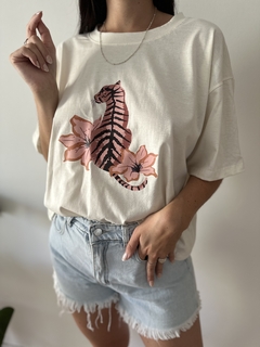 Remera Flower Tiger Boxy Fit