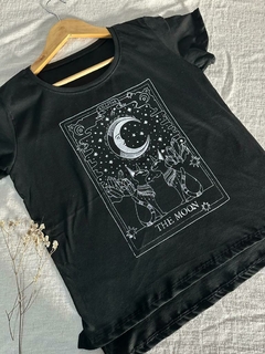 Remera The Moon - Karma Mayorista