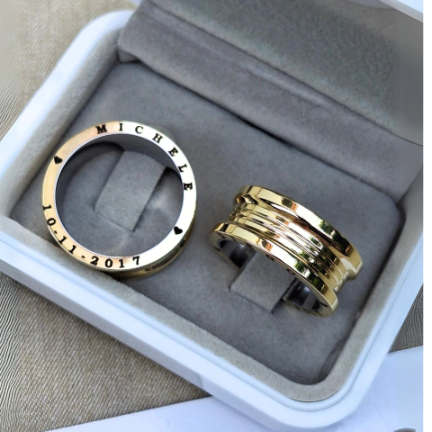 Par de Alianças Borda Alta Estilo Bulgari sem pedras de Moeda Antiga + GRAVAÇÃO - comprar online