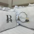 Almofada Decorativa Personalizada Inicial com Nome Branco e Cinza Luxo Meninos e Meninas