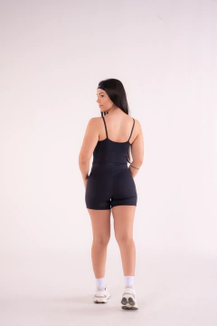 Macacão fitness basico preto na internet