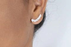Brinco Ear Cuff Coraçõeszinho com Zircônia na internet