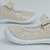 Guillermina doradas para niñas, con strap y suela blanca, ideales para primeros pasos.