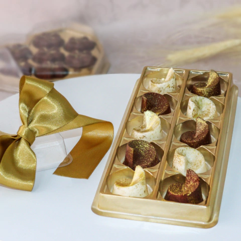 Caixa para Bombons Brigadeiros Doces Trufas 10 cavidades Cor Ouro Dourada - comprar online