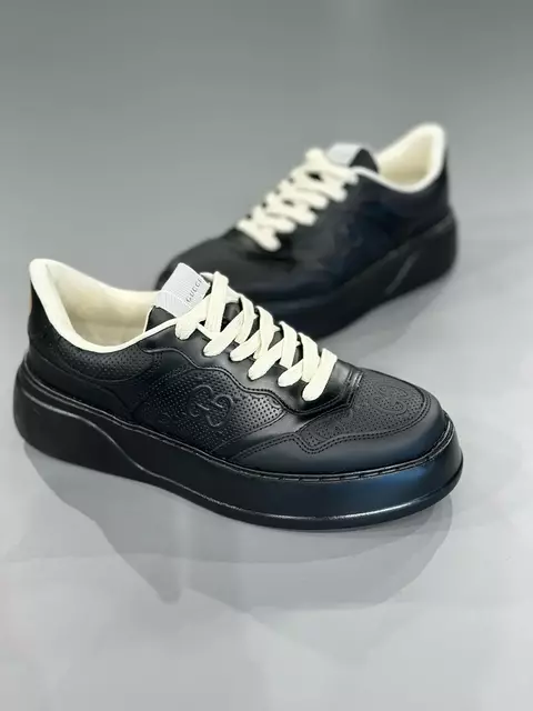 Tênis Gucci GG Embossed Black Leather