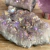 Drusas de Quartzo Aura, Beleza Natural, Processo de Tratamento Especial, Brilho Iridescente, Energia Positiva, Sensação de Paz, Harmonia, Equilíbrio, Ancoramento, Conexão com o Eu Interior, Cores Iridescentes, Arco-Íris, Reflexão de Luz, Decoração Energét