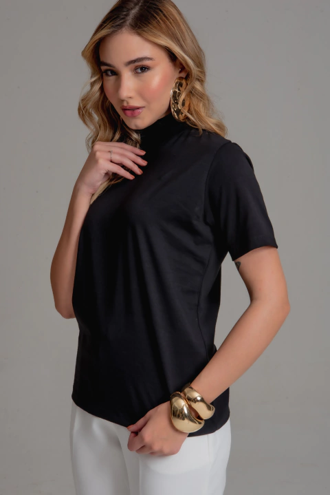 Camiseta Algodão Premium Gola Alta - Preta