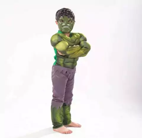 Fantasia Hulk com músculos