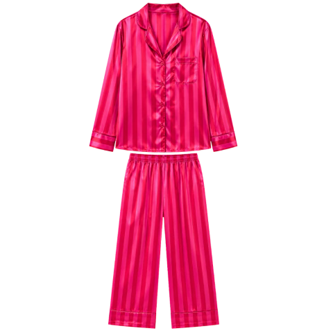 Pijama camisero de satén premium en rayas verticales color magenta con botones frontales y pantalón largo con cintura elástica