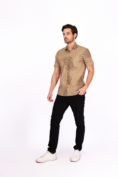 Camisa manga Curta 100% Algodão - Estampa Folhas Pontilhadas - comprar online