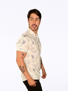 Camisa em Linho Estampa Folha carimbada - comprar online