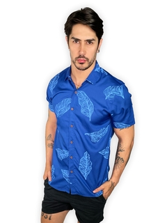 Camisa de Viscose Estampa exclusiva desenho de folhas - Manga curta - comprar online