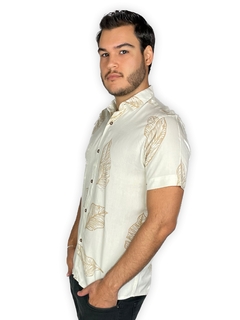 Imagem do Camisa de Viscose Estampa exclusiva desenho de folhas - Manga curta