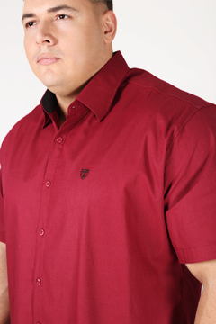 Camisa Plus Size Manga Curta Básica em Linho Tamanho Grande - comprar online