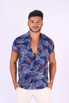 Camisa Manga Curta - Viscose com Estampa de Folhas coloridas