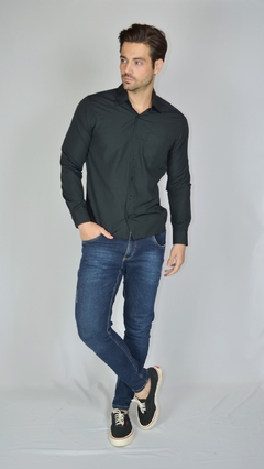 Camisa Manga Longa Básica -Tradicional - Tecido não amarrota - comprar online