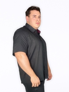 Camisa Plus Size Manga Curta Básica em Linho Tamanho Grande na internet