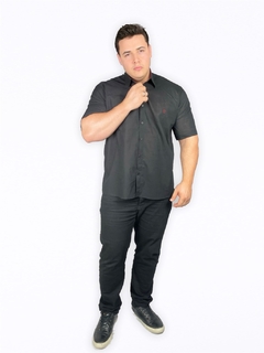 Camisa Plus Size Manga Curta Básica em Linho Tamanho Grande - comprar online