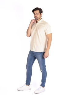 Imagem do Camisa Manga Curta Gola Padre em Viscolinho c/ Botões pérola