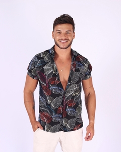 Camisa Manga Curta - Viscose com Estampa de Folhas coloridas - comprar online