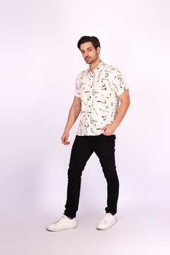 Camisa Manga Curta em Viscose com Estampa Exclusiva Formas - comprar online