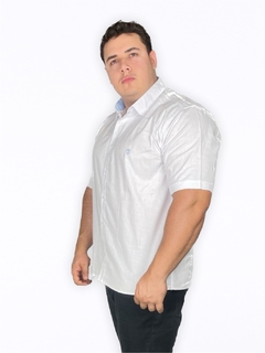 Camisa Plus Size Manga Curta Básica em Linho Tamanho Grande - loja online