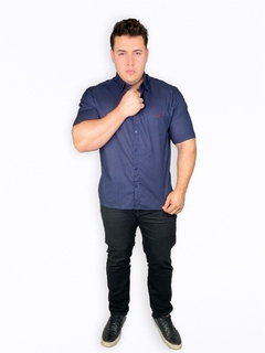 Camisa Plus Size Manga Curta Básica em Linho Tamanho Grande - loja online