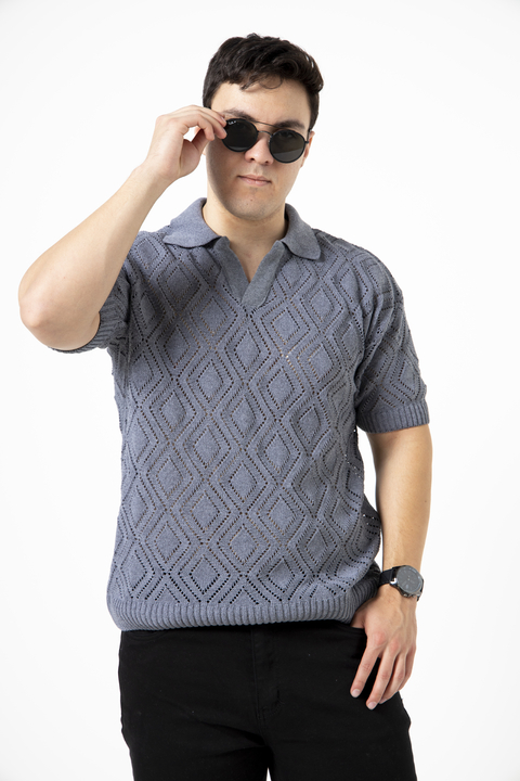 POLO CON AGUJEROS ROMBOS DB - Estilo y Comodidad