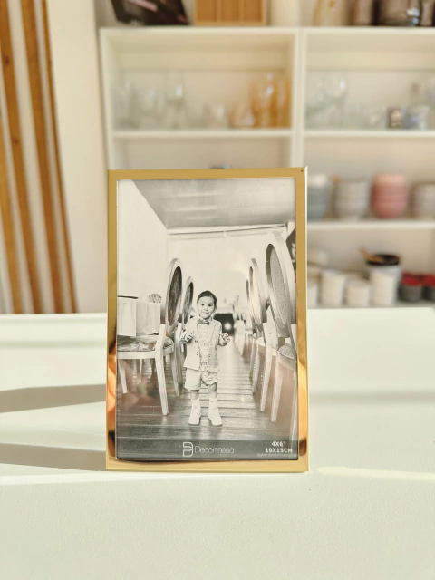 Portarretrato Arya Dorado - comprar online