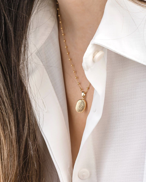 Relicário Girassol Mini | Banho Ouro 18k | Acompanha 2 Fotos - comprar online