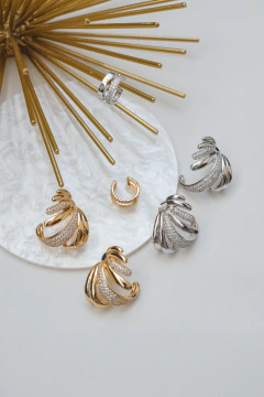 Brinco Earcuff Cocar Liso+Cravejado Prata - comprar online